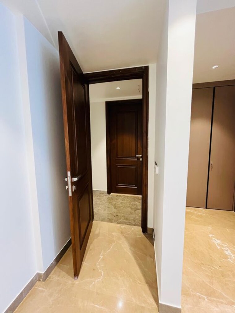 undefined, connaught place 4 Bedroom 350 Sq.Yd. Independent House In Connaught Place Delhi 10414259