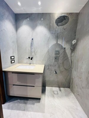Bathroom in 4 BHK Independent House at Connaught Place – for Sale