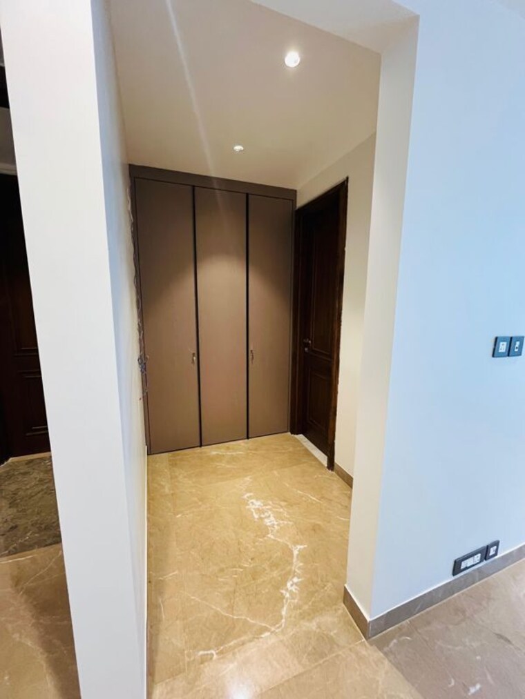undefined, connaught place 4 Bedroom 350 Sq.Yd. Independent House In Connaught Place Delhi 10414259