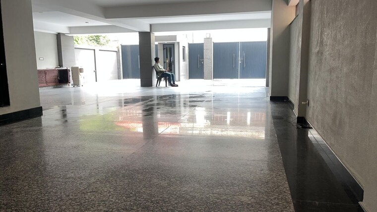 Room, connaught place 4 Bedroom 350 Sq.Yd. Independent House In Connaught Place Delhi 10414259