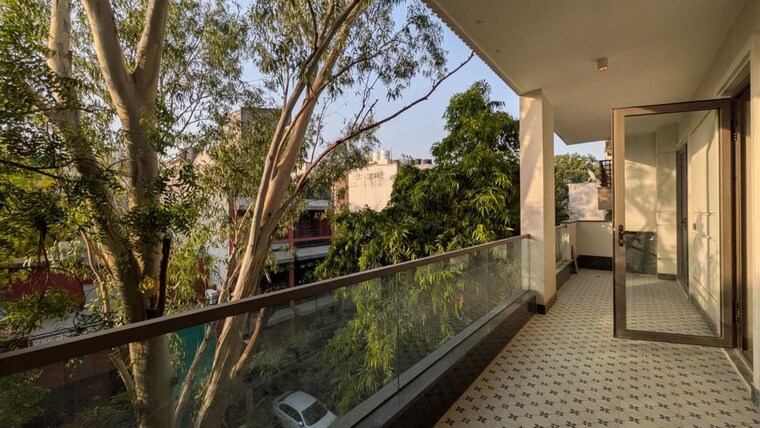 Balcony, chittaranjan park 3 Bedroom 300 Sq.Yd. Builder Floor In Chittaranjan Park Delhi 10414299