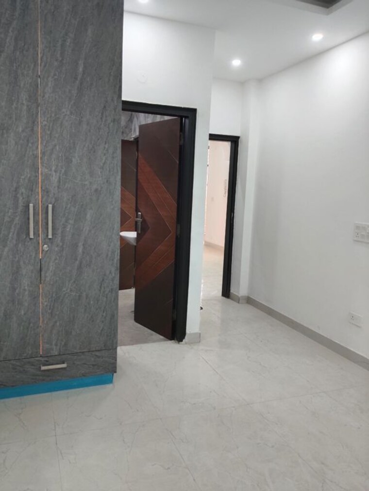 Room, jawahar nagar 3 Bedroom 1200 Sq.Ft. Apartment In Jawahar Nagar Delhi 10407666