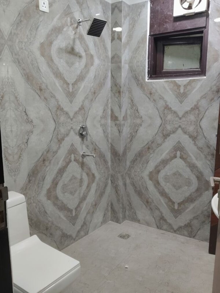 Bathroom, jawahar nagar 3 Bedroom 1200 Sq.Ft. Apartment In Jawahar Nagar Delhi 10407666