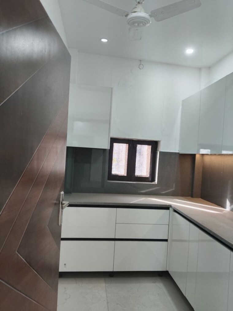 Kitchen, jawahar nagar 3 Bedroom 1200 Sq.Ft. Apartment In Jawahar Nagar Delhi 10407666