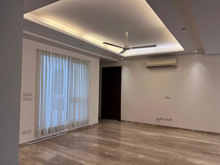 Room, defence colony 4 Bedroom 325 Sq.Yd. Builder Floor In Defence Colony Delhi 10414359