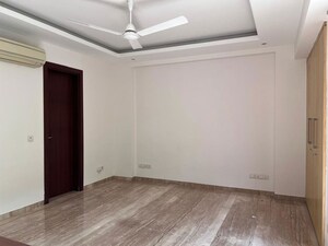Room in 4 BHK Builder Floor at Defence Colony – for Rent
