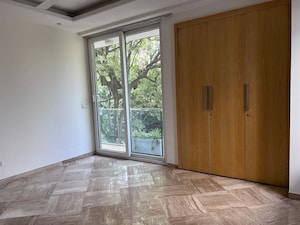 Room in 4 BHK Builder Floor at Defence Colony – for Rent