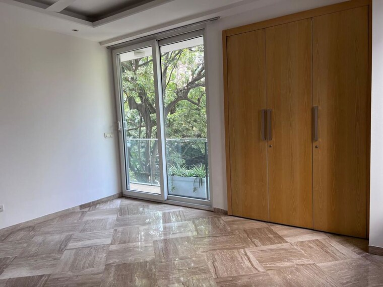 Room, defence colony 4 Bedroom 325 Sq.Yd. Builder Floor In Defence Colony Delhi 10414359
