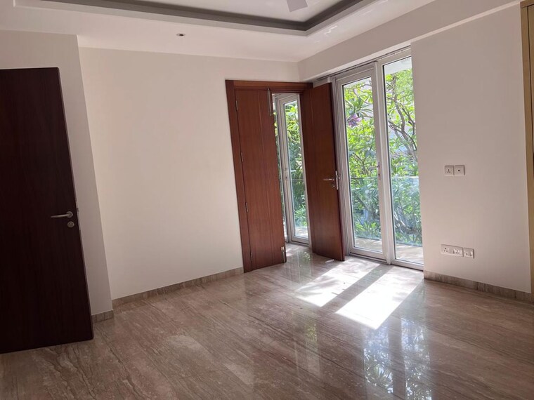 Room, defence colony 4 Bedroom 325 Sq.Yd. Builder Floor In Defence Colony Delhi 10414359