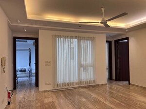 Room in 4 BHK Builder Floor at Defence Colony – for Rent