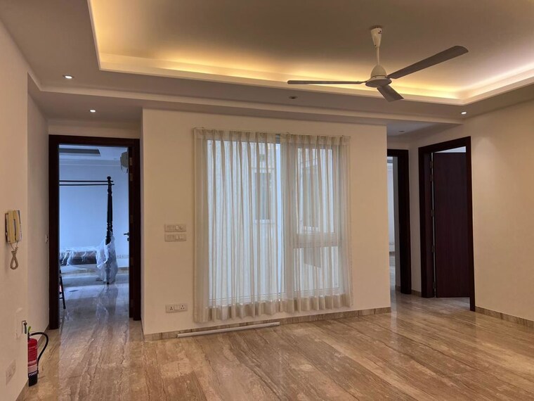 Room, defence colony 4 Bedroom 325 Sq.Yd. Builder Floor In Defence Colony Delhi 10414359