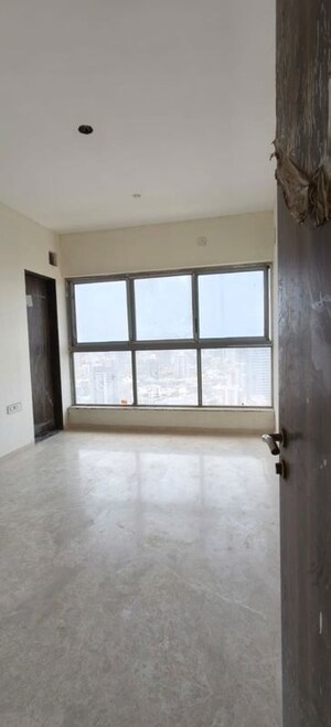 Room in 4 BHK Apartment at Sheth 72 West, Andheri West – for Sale