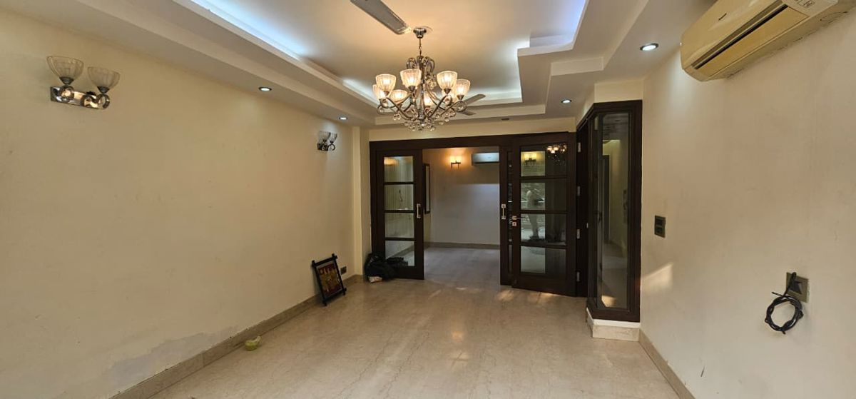 3 BHK + Servant Room Builder Floor For Rent in East Of Kailash