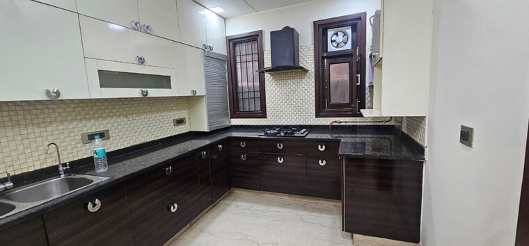 Kitchen, east of kailash 3 Bedroom 200 Sq.Yd. Builder Floor In East Of Kailash Delhi 10414383