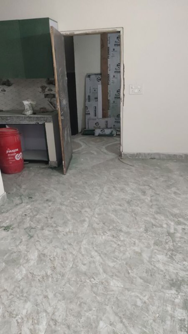  Parking, jawahar nagar 1 RK 55 Sq.Yd. Builder Floor In Jawahar Nagar Delhi 10402323