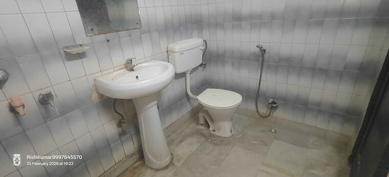 Bathroom, malviya nagar 2 Bedroom 60 Sq.Yd. Builder Floor In Malviya Nagar Delhi 10414382