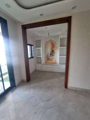 Room in 4 BHK Builder Floor at Parklands, Sector 85 – for Sale
