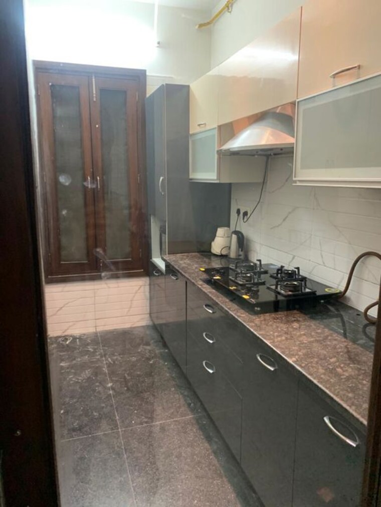 Kitchen, jawahar nagar 3 Bedroom 200 Sq.Yd. Builder Floor In Jawahar Nagar Delhi 10414412