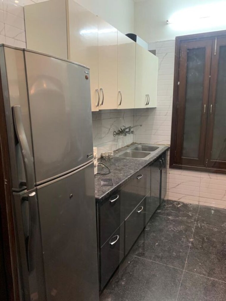 Kitchen, jawahar nagar 3 Bedroom 200 Sq.Yd. Builder Floor In Jawahar Nagar Delhi 10414412