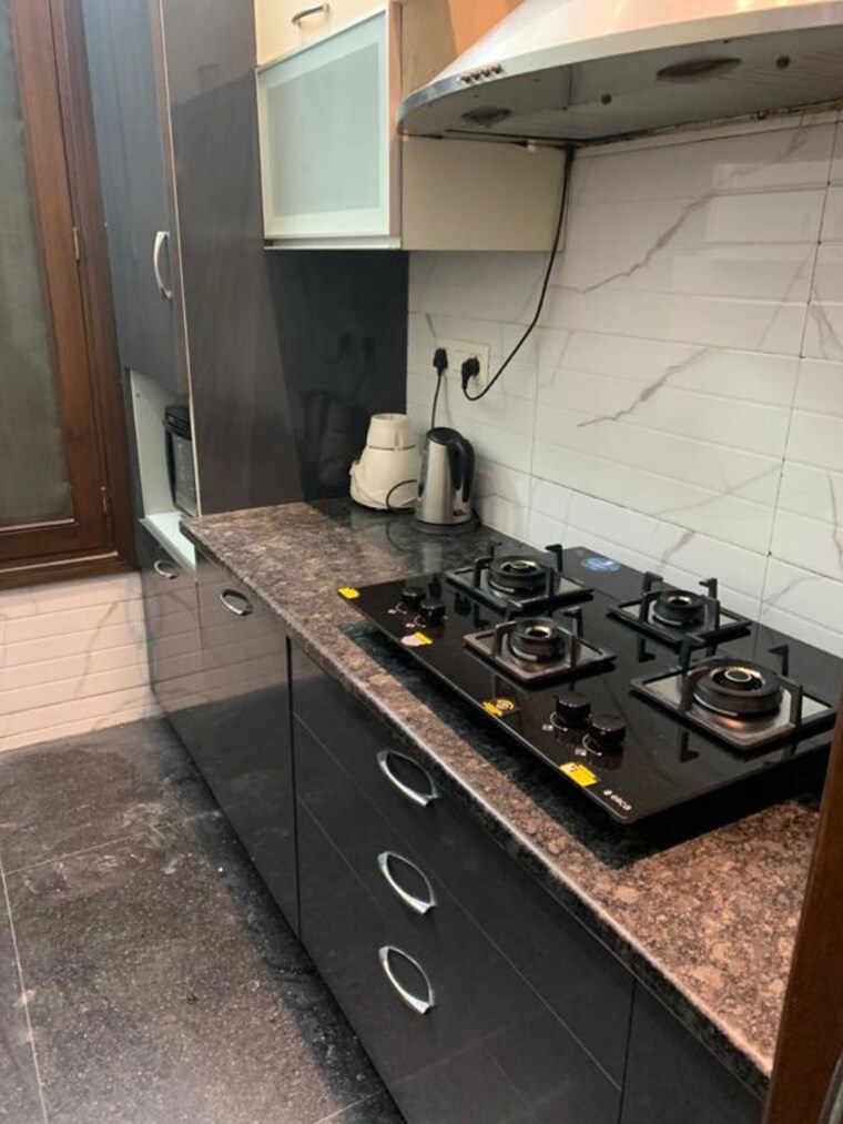 Kitchen, jawahar nagar 3 Bedroom 200 Sq.Yd. Builder Floor In Jawahar Nagar Delhi 10414412