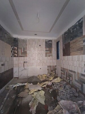 Room in 3 BHK Builder Floor at Shivalik Colony – for Sale