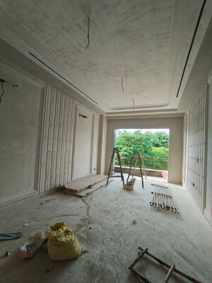 Room in 3 BHK Builder Floor at Shivalik Colony – for Sale