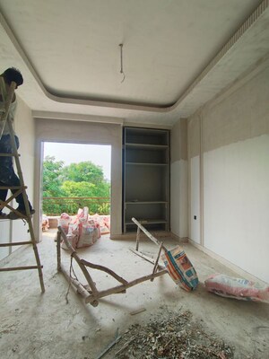 Parking in 3 BHK Builder Floor at Shivalik Colony – for Sale