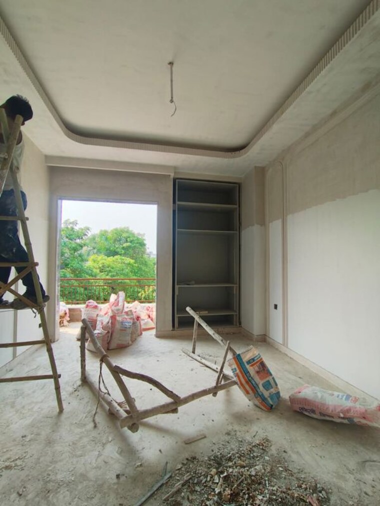  Parking, shivalik colony 3 Bedroom 200 Sq.Yd. Builder Floor In Shivalik Colony Delhi 10414424