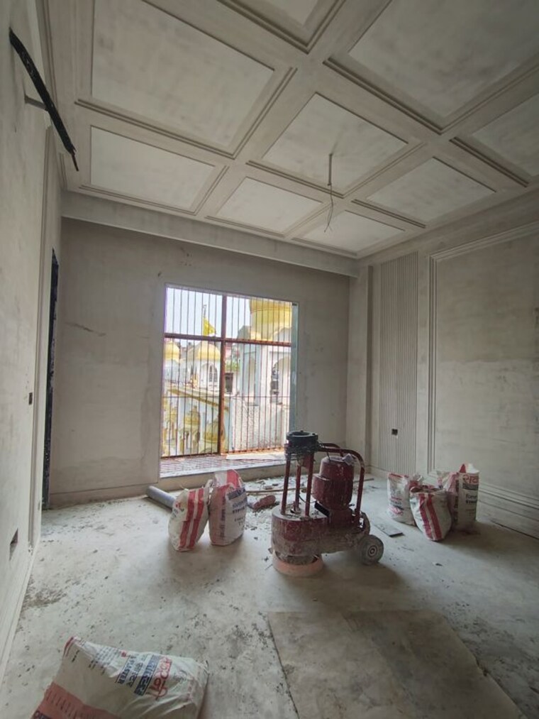 Living Room, shivalik colony 3 Bedroom 200 Sq.Yd. Builder Floor In Shivalik Colony Delhi 10414424