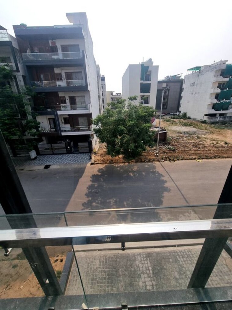 Balcony, parklands 4 Bedroom 250 Sq.Yd. Builder Floor In Sector 85 Faridabad 10414418