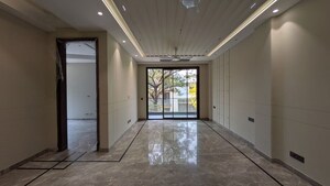 Room in 4 BHK Builder Floor at Safdarjung Enclave – for Sale