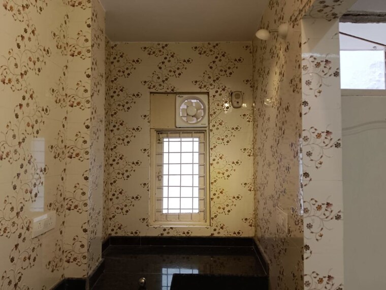 Bathroom, kalkaji 1 Bedroom 550 Sq.Ft. Builder Floor In Kalkaji Delhi 10414449