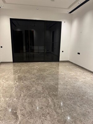 Room in 5 BHK Villa at Chattarpur – for Sale