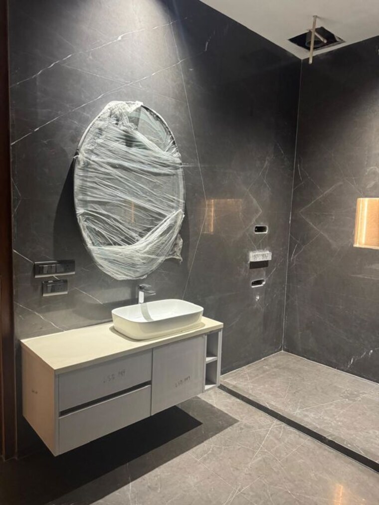 Bathroom, chattarpur 5 Bedroom 1800 Sq.Ft. Villa In Chattarpur Delhi 10414474