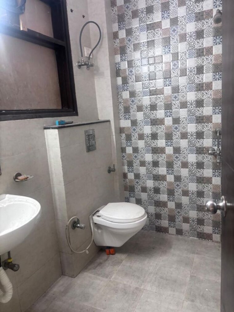 Bathroom, ansal-plaza-sector-23 3 Bedroom 360 Sq.Ft. Builder Floor In Sector 23 Gurgaon 10414483