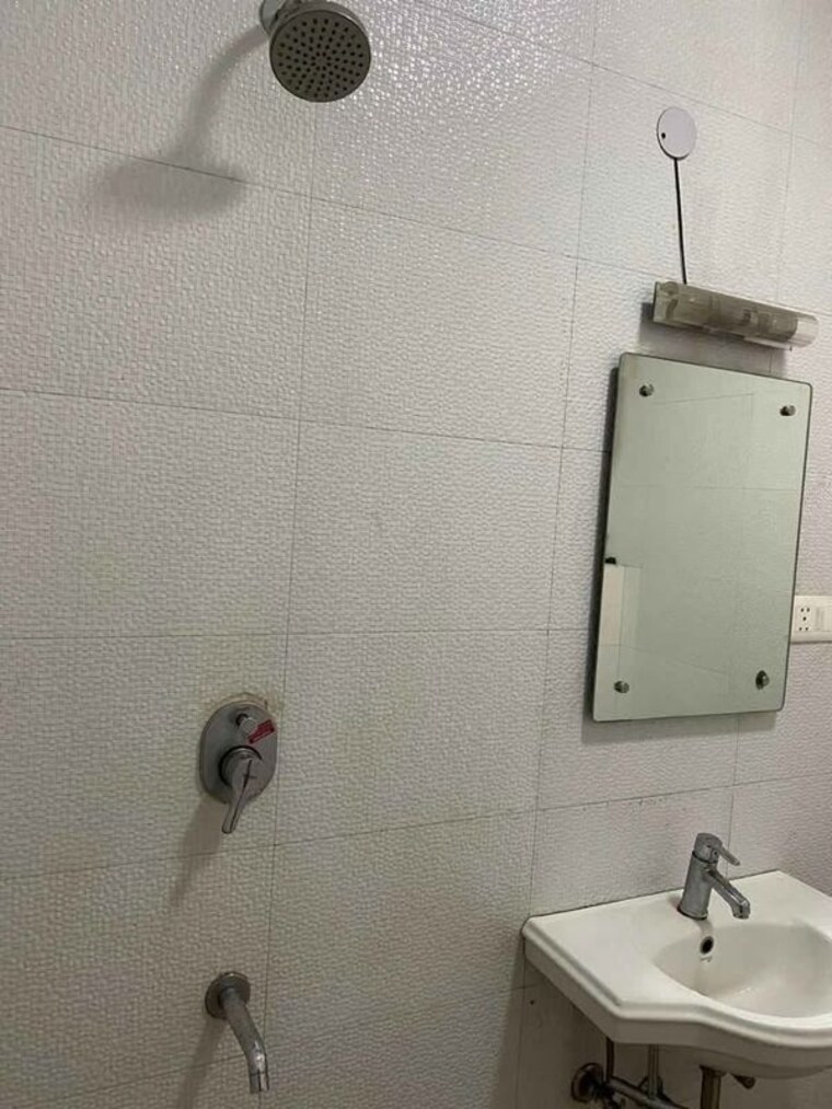 Bathroom, malviya nagar 2 Bedroom 75 Sq.Yd. Builder Floor In Malviya Nagar Delhi 10414466