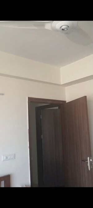 Room in 4 BHK Apartment at BPTP Terra, Sector 37d – for Rent