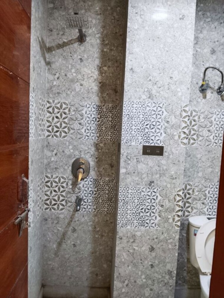 Bathroom, panchsheel vihar 2 Bedroom 900 Sq.Ft. Apartment In Panchsheel Vihar Delhi 10414525