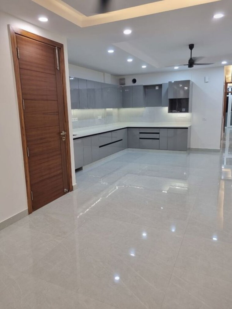 Kitchen, lajpat nagar ii 2 Bedroom 100 Sq.Yd. Builder Floor In Lajpat Nagar ii Delhi 10414516