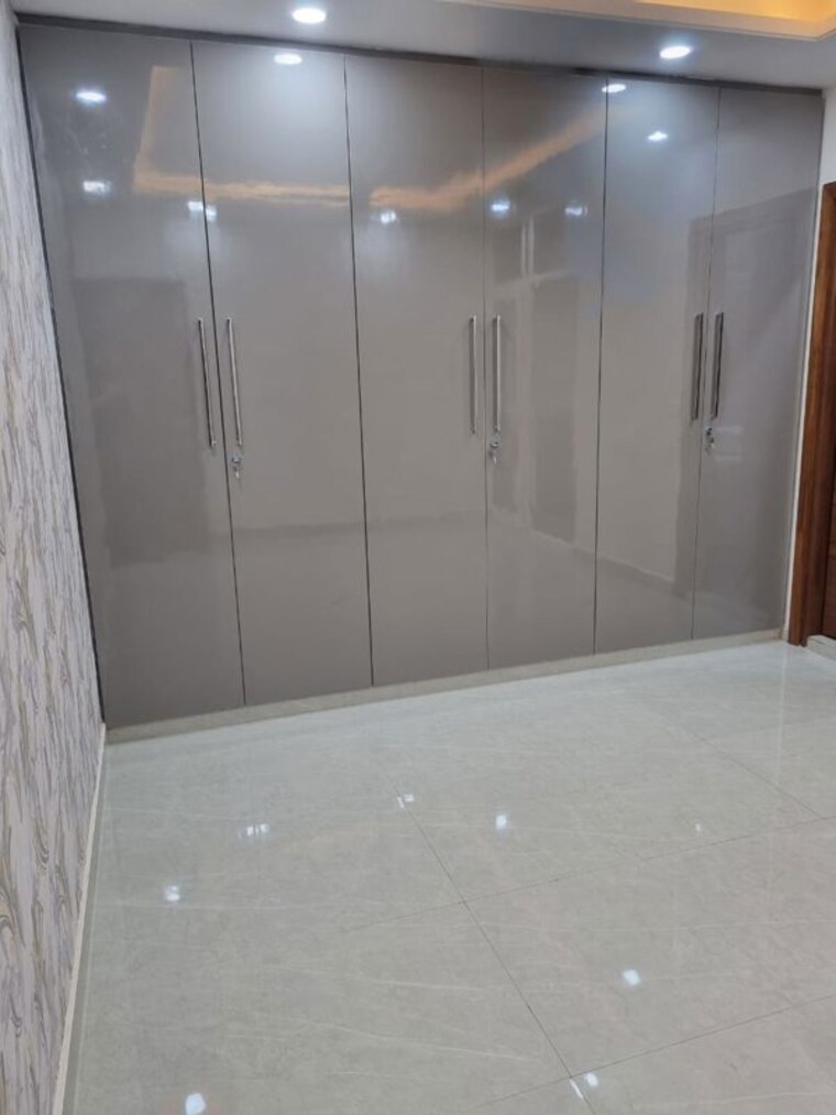 Room, lajpat nagar ii 2 Bedroom 100 Sq.Yd. Builder Floor In Lajpat Nagar ii Delhi 10414516