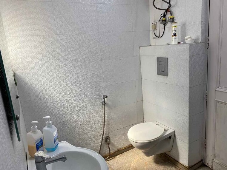 Bathroom, malviya nagar 3 Bedroom 85 Sq.Yd. Builder Floor In Malviya Nagar Delhi 10414533