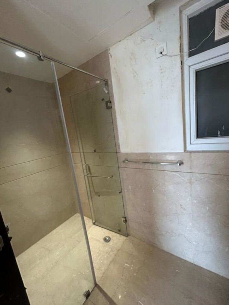 Bathroom, emaar-marbella 5 Bedroom 360 Sq.Yd. Villa In Sector 66 Gurgaon 10414550