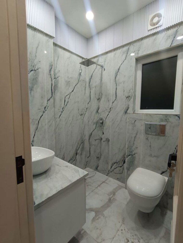 Bathroom, janakpuri 2 Bedroom 800 Sq.Ft. Builder Floor In Janakpuri Delhi 10414562