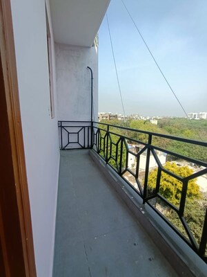 Balcony in 1 BHK Builder Floor at Panchsheel Vihar – for Rent