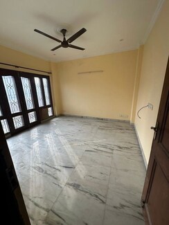 3 BHK + Servant Room Builder Floor For Rent in Emaar Emerald Estate