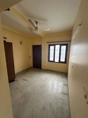 Room in 3 BHK Builder Floor at Emaar Emerald Estate, Sector 65 – for Rent