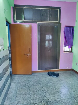Room in 1 BHK Apartment at Sai Apartment Noida, Sector 71 – for Rent