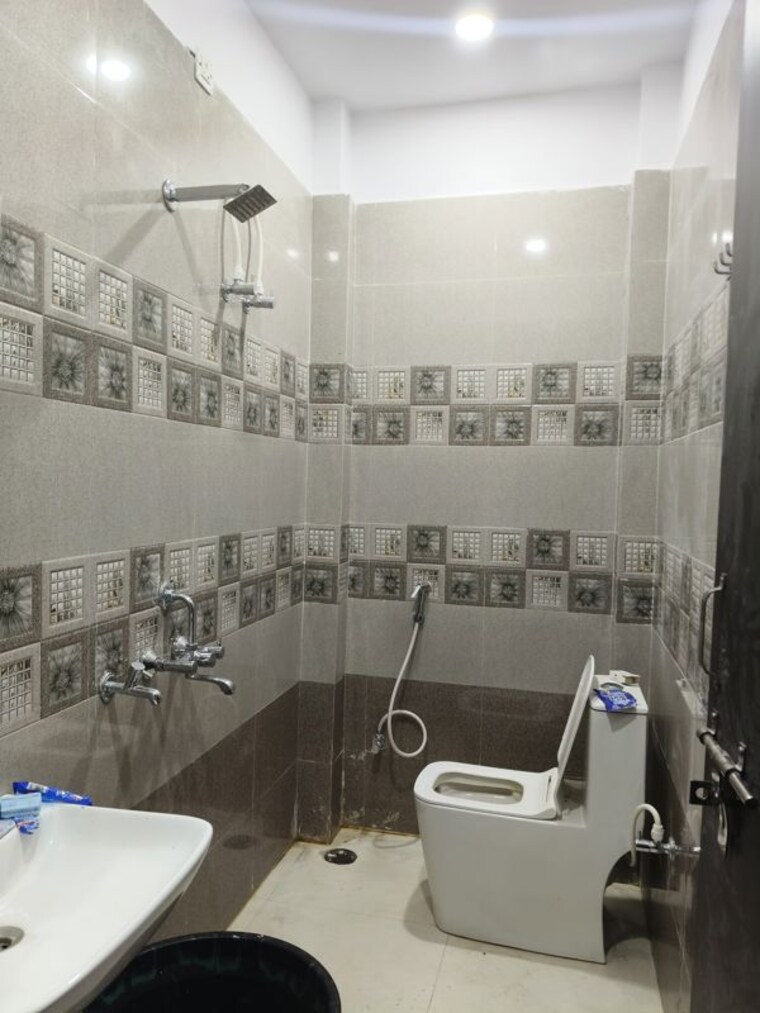Attached Bathroom, maulviganj 2 Bedroom 1000 Sq.Ft. Independent House In Maulviganj Lucknow 10414641
