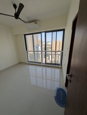 Room in 2 BHK Apartment at Dynamix Divum, Malad East – for Rent