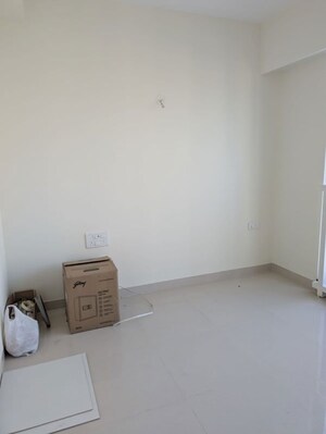 Room in 2 BHK Apartment at Dynamix Divum, Malad East – for Rent